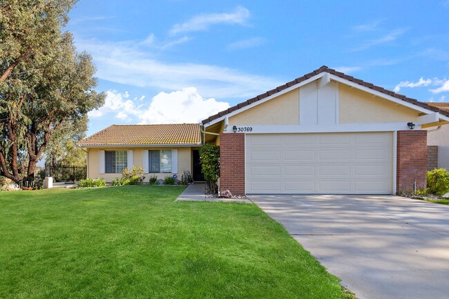 Building Photo - Updated 3-Bedroom Home with Modern Upgrade...