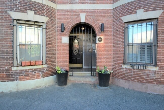 Building Photo - 881 Harrison Ave
