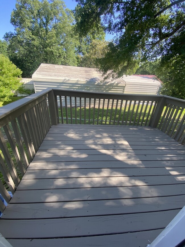 Building Photo - 145 Viking Dr