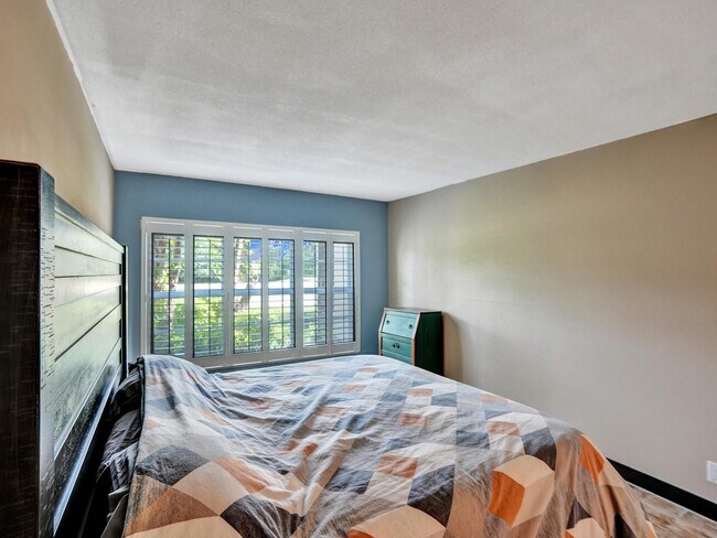 Building Photo - 3150 N Palm Aire Dr