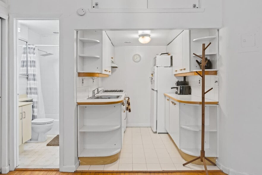 Building Photo - 43 W 85th St