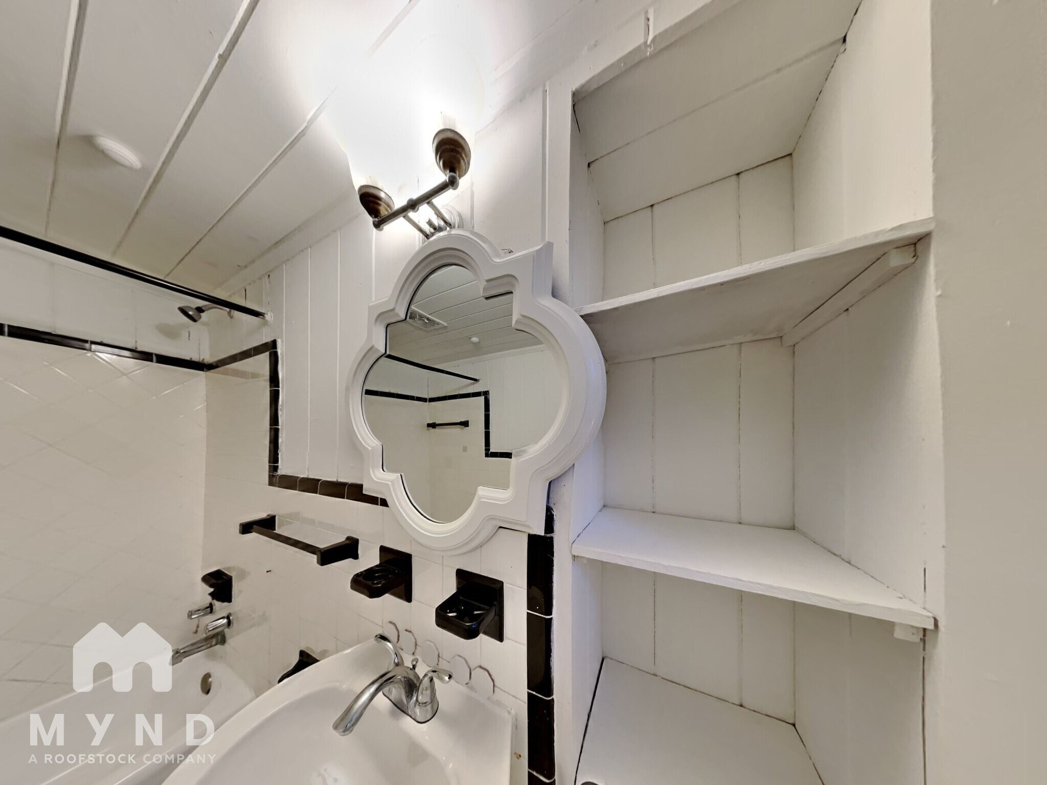 Building Photo - 990 Lynhurst Dr SW