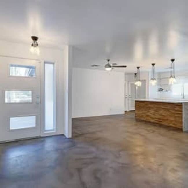 Building Photo - Great Opportunity, Great Location!   4Bed/...