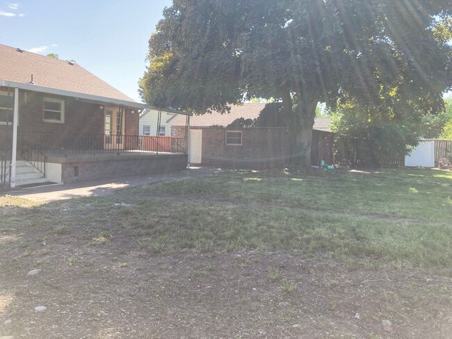 Building Photo - Spacious 4 Bedroom on Upriver Drive