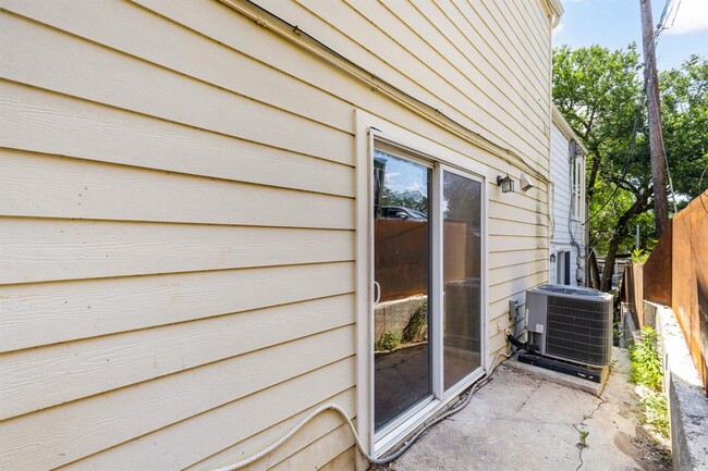 Building Photo - 812 Winflo Dr