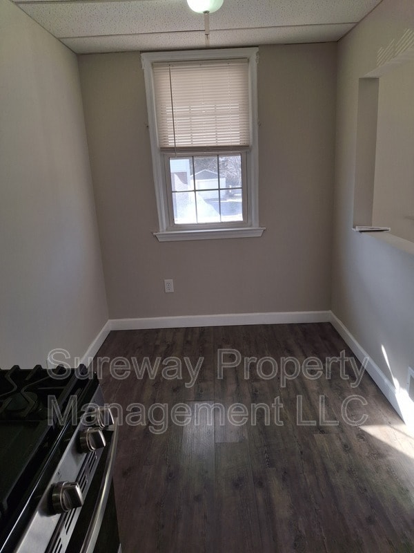 Building Photo - 915 W Browning Rd