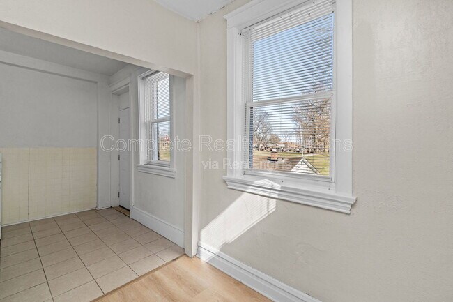Building Photo - 4102 California Ave