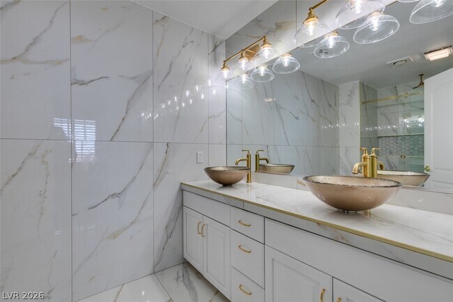 Building Photo - 174 Buena Ct