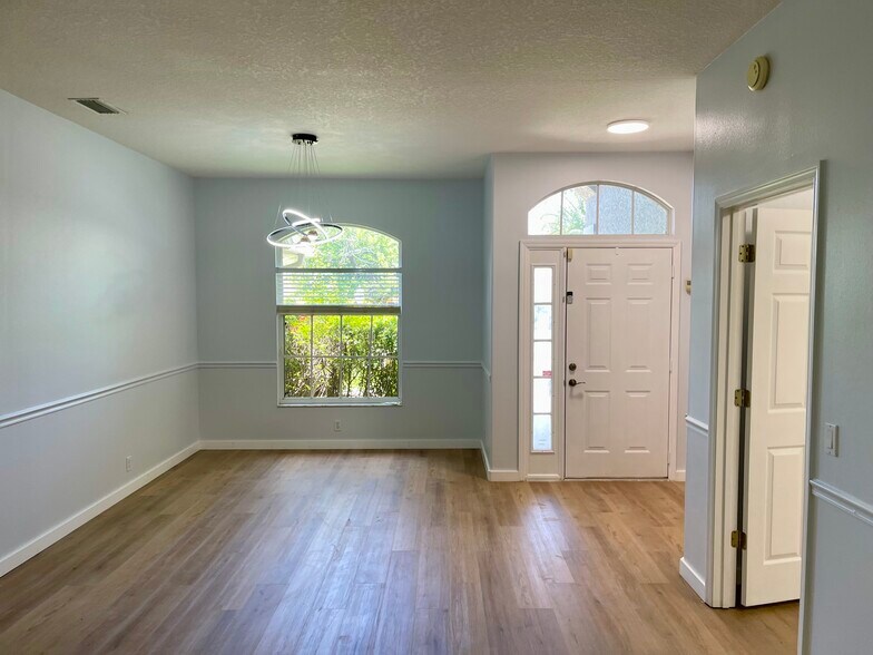 Building Photo - 7409 Linden Ln