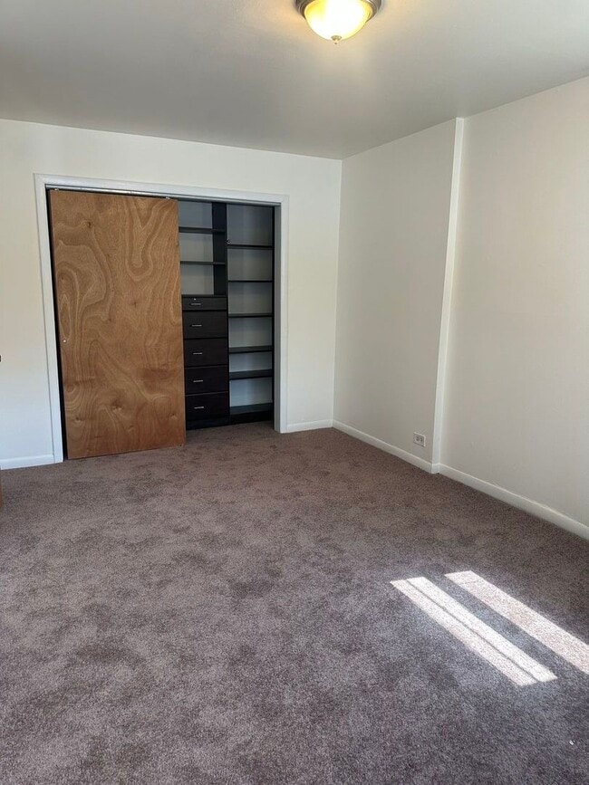 Building Photo - 5826 N Broadway