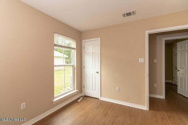 Building Photo - LONG BEACH SCHOOLS - 3 BED, 2 BATH BRICK HOME