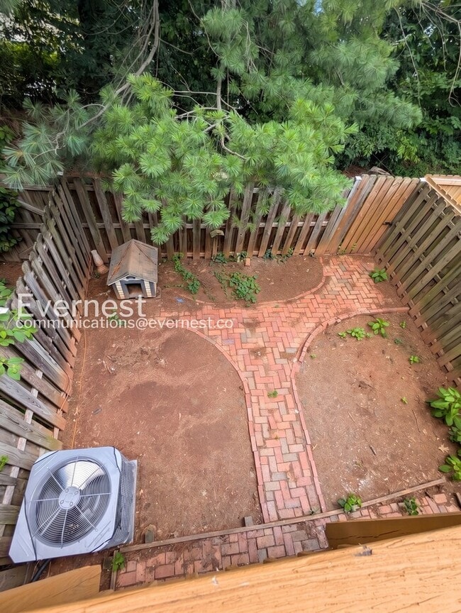 Building Photo - 3 Bed, 3.5 Bath Townhome with Modern Amenities / Available Soon!