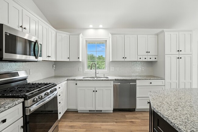 Building Photo - 22 Summerhill Dr