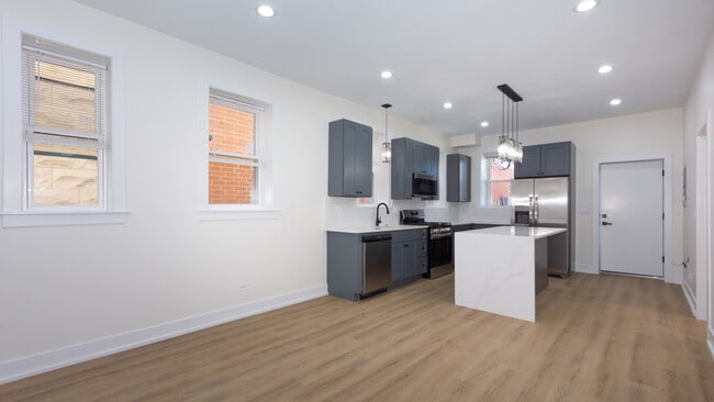 Building Photo - 2036 N Hoyne Ave