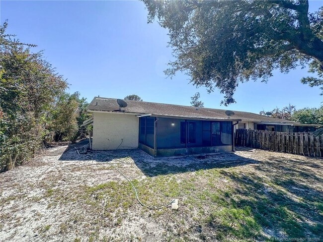 Building Photo - 315 SE Norfolk Blvd