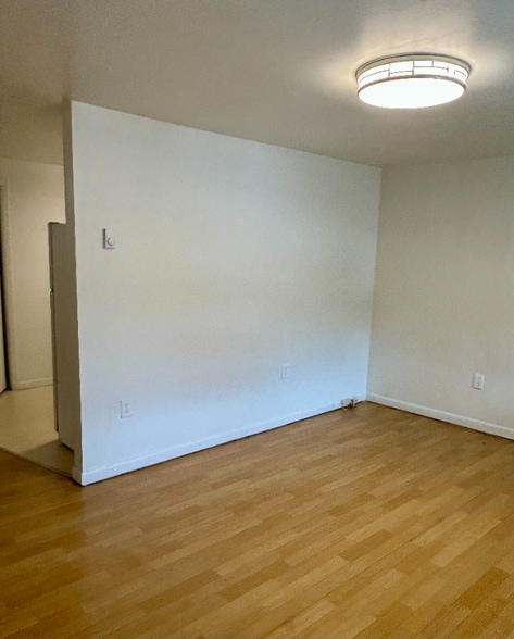 Building Photo - 286 S Branch St