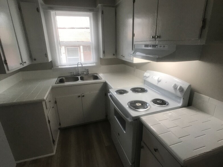 Building Photo - 1122 E 37th St