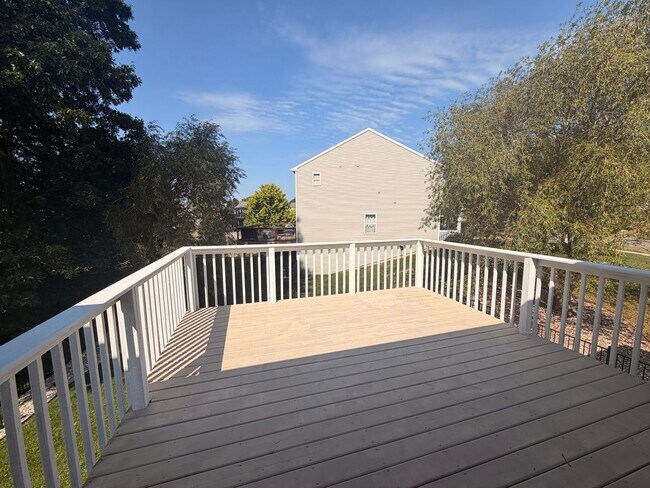 Building Photo - 1627 Hamlet Dr