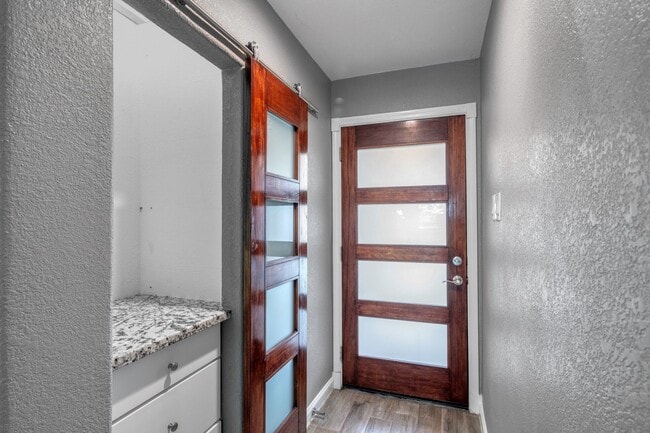 Building Photo - 638 Fair Oak Dr