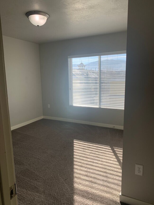 Building Photo - Lyman Triplex