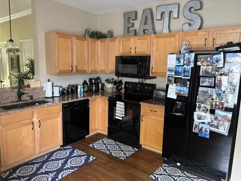 Building Photo - 454 Scrub Jay Dr