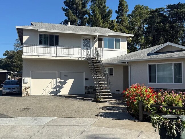 Building Photo - 10366 Greenwood Ct