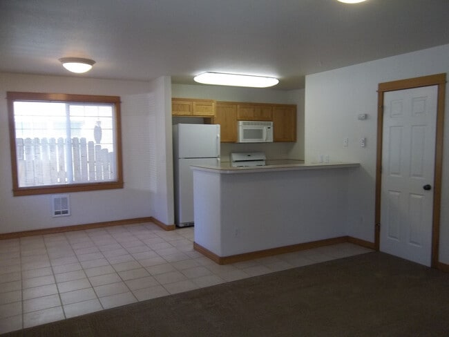 Building Photo - 1760 NE Lotus Dr
