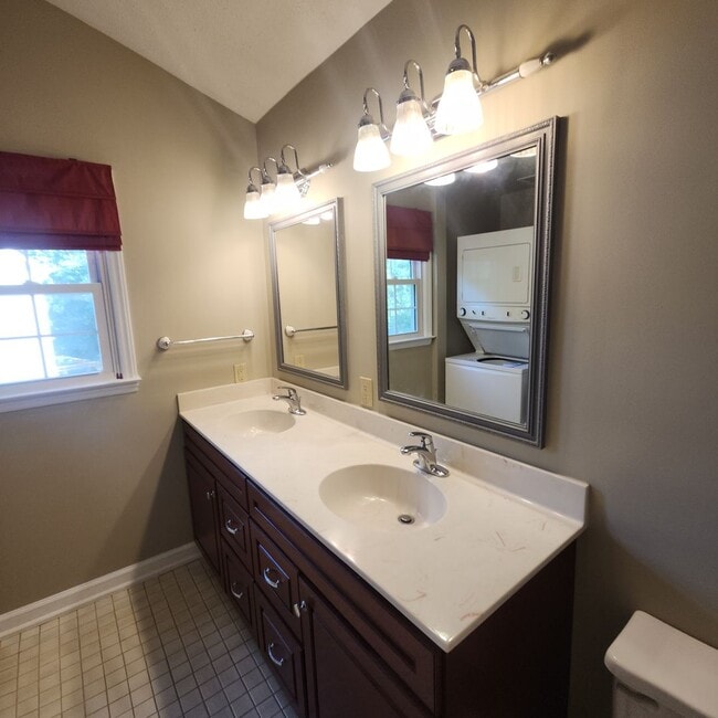 Building Photo - SPACIOUS 2-Story House with Basement in Ab...