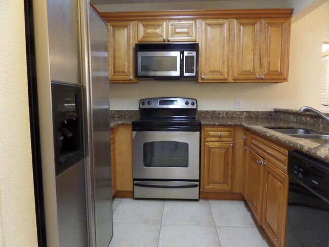 Building Photo - 1524 Lake Crystal Dr