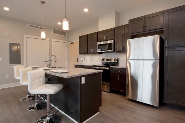 Building Photo - Wealthy | Two Bedroom Two Bathroom