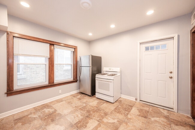 Building Photo - 3312 N Kostner Ave