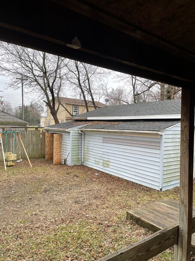 Building Photo - 1506 E Buder Ave