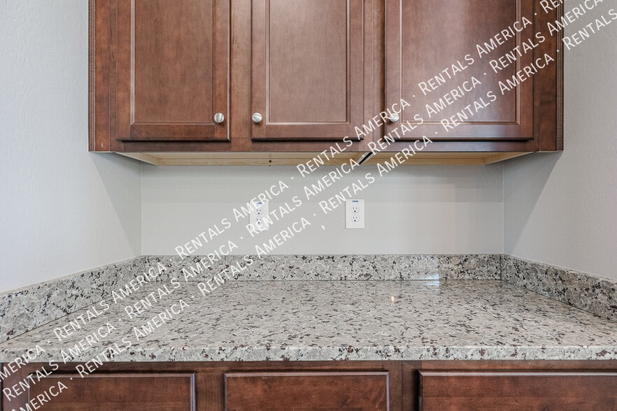 Building Photo - 3725 E Turley St