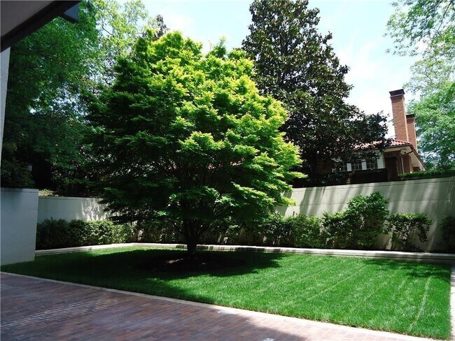 Building Photo - 2575 Peachtree Rd