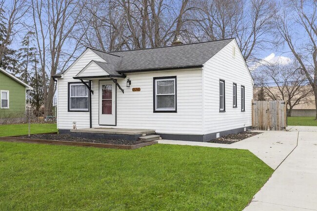 Building Photo - 13741 McKinley Ave