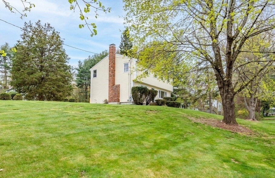 Building Photo - 3 Meadowbrook Rd