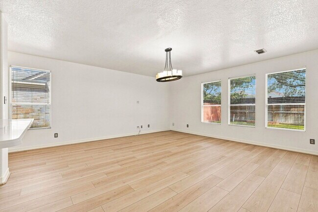 Building Photo - 18318 Alemarble Oak St