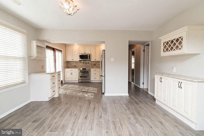 Building Photo - 239 Oakridge Dr