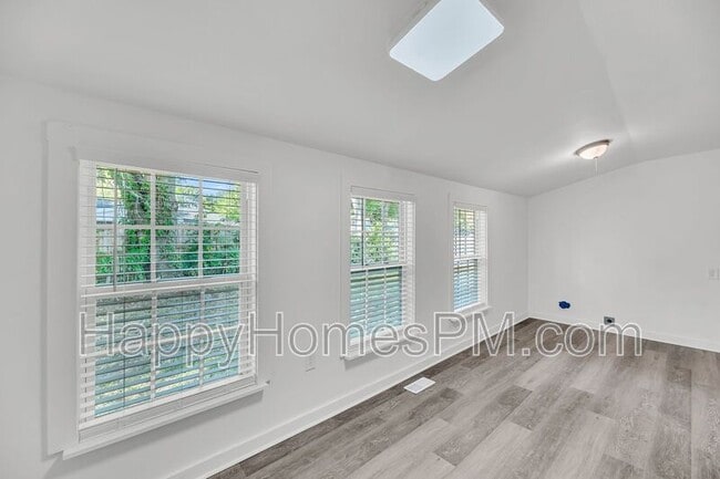 Building Photo - 313 Curtiss Ave