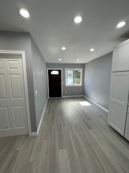 Building Photo - 3025 Broadmoor Blvd