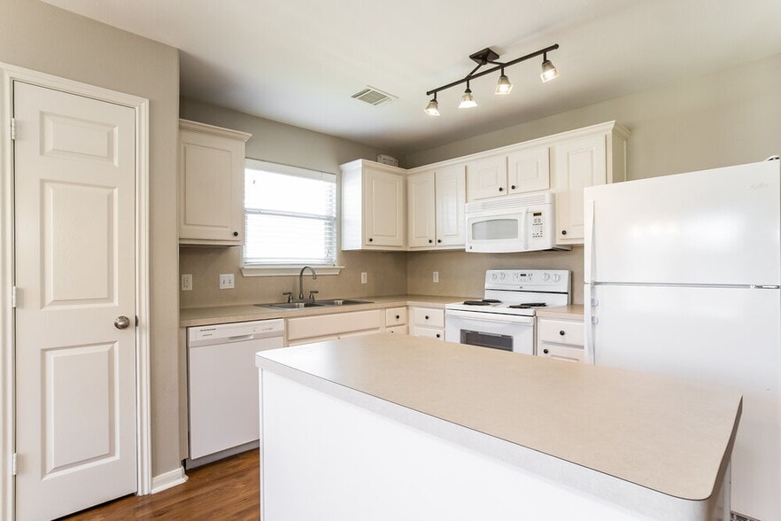 Building Photo - 4719 San Antonio River Dr