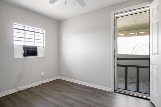 Building Photo - 1002 Avenue E