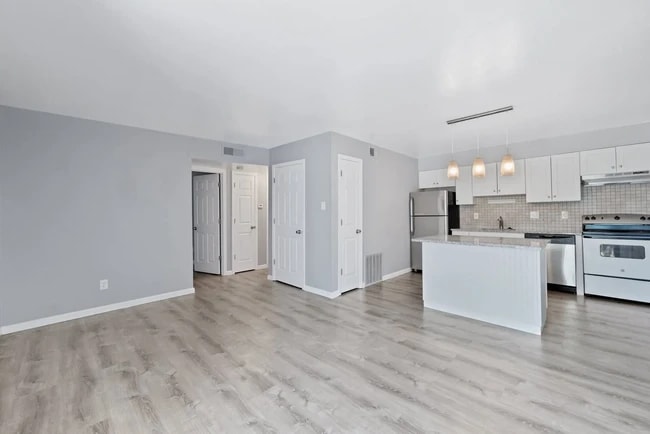 Building Photo - Pineview Apartments
