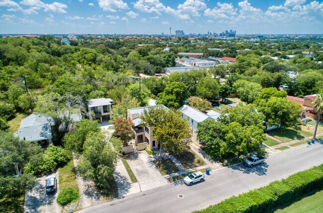 Building Photo - 526 Pershing Ave