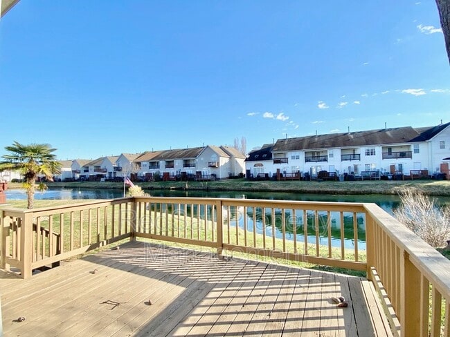 Building Photo - 6 Pine Lake Ct