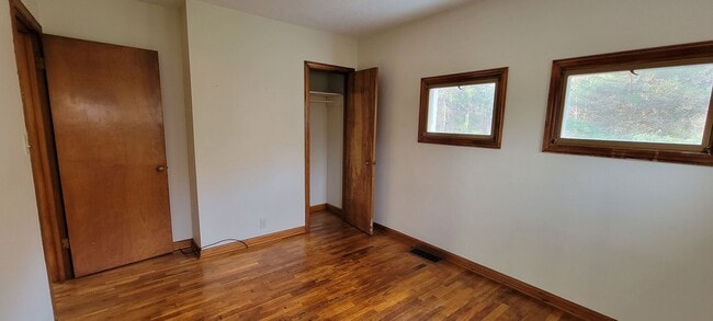 Building Photo - Charming home close to downtown Traverse City