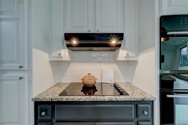 Building Photo - 3616 Burlington Dr