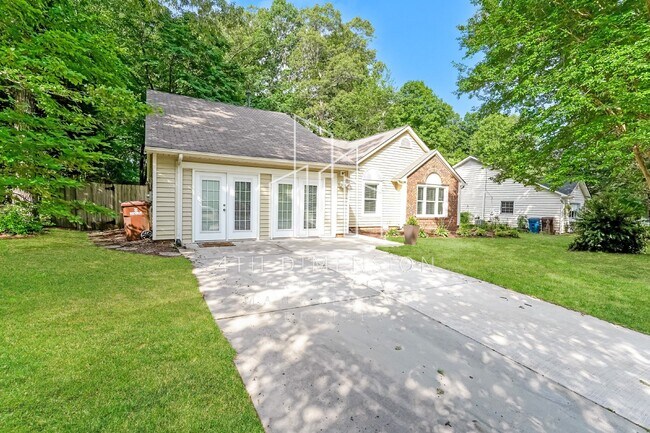 Building Photo - Charming 3-Bedroom Home with 2 Full Baths ...