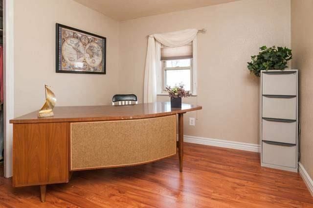 Building Photo - ONE-LEVEL 3 BED, 1 BATH, 2 GARAGE HOME ON ...