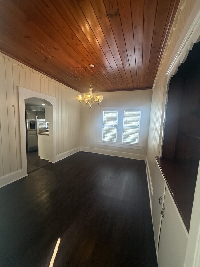 Building Photo - 303 W Parrish Dr